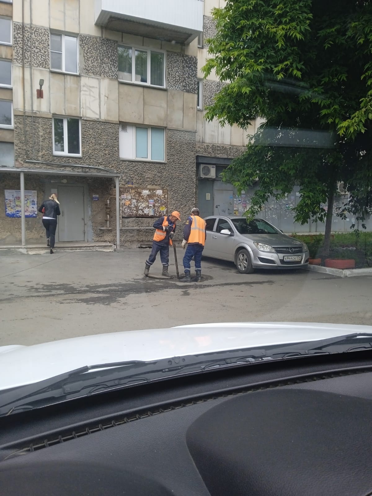 05.07.2022 г. организацией МУП "ПОВВ" были выполнены работы по прочистке дворового колодца по по адресу Комарова 110.