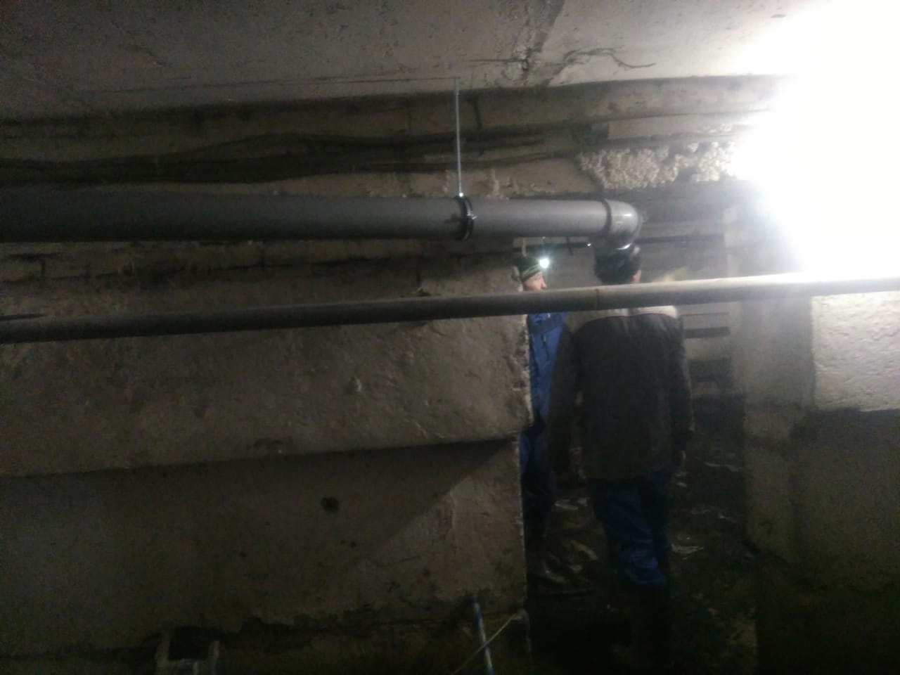 УК "ЖКХ Новые Люди" выполнили работы по замене лежака канализации в подвальном помещении, а также замена выпуска канализации из ...
