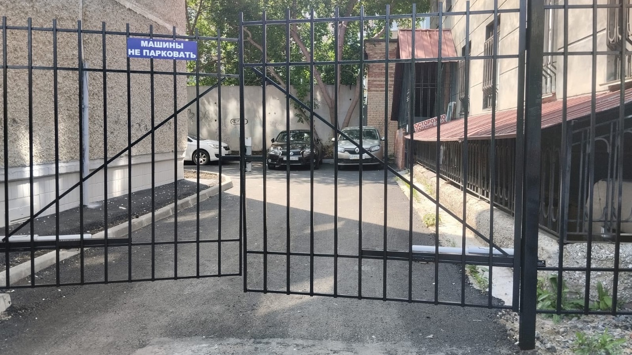 Огороженная территория тоже может быть разной.
По предложению совета дома покрасили ворота на проспекте Ленина 83 А.
Решили с...